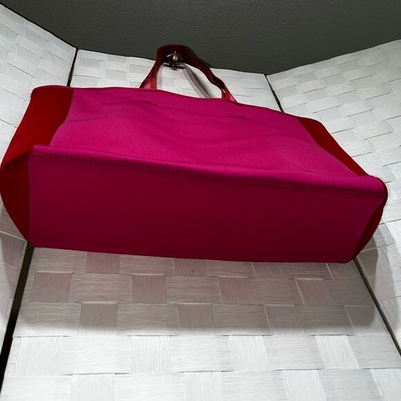 Summersalt x FABFITFUN Neoprene Beach Tote Bag Hot Pink Red - Picture 9 of 14